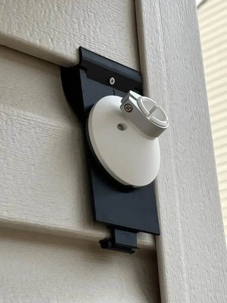 Vinyl Siding Mount | Outdoor Cameras | Screwless for Siding 3-5in Including Dutch Lap