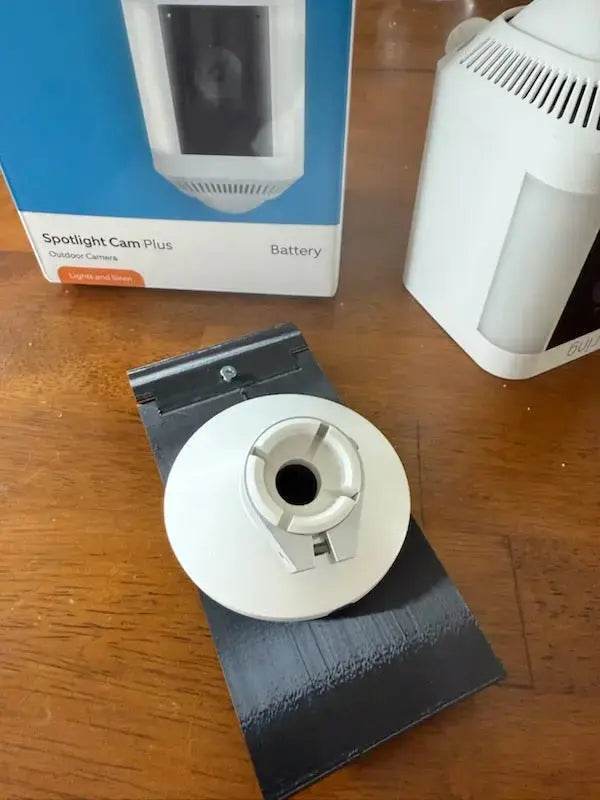 Vinyl Siding Mount | Outdoor Cameras | Screwless for Siding 3-5in Including Dutch Lap